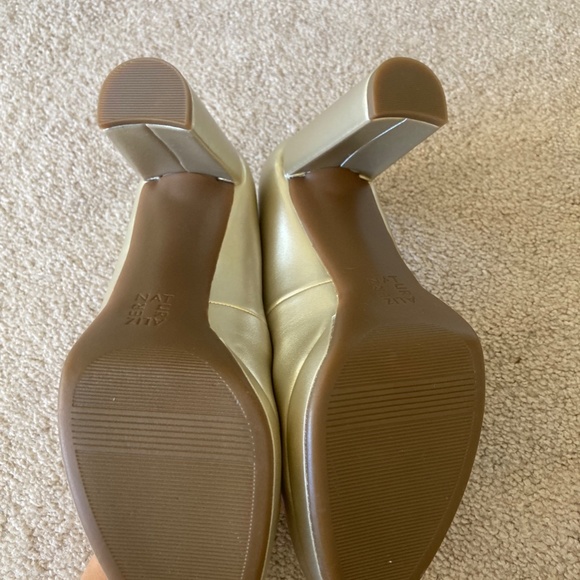 Berlin Block Heel Platform Pump GOLD 6.5 - Picture 4 of 6